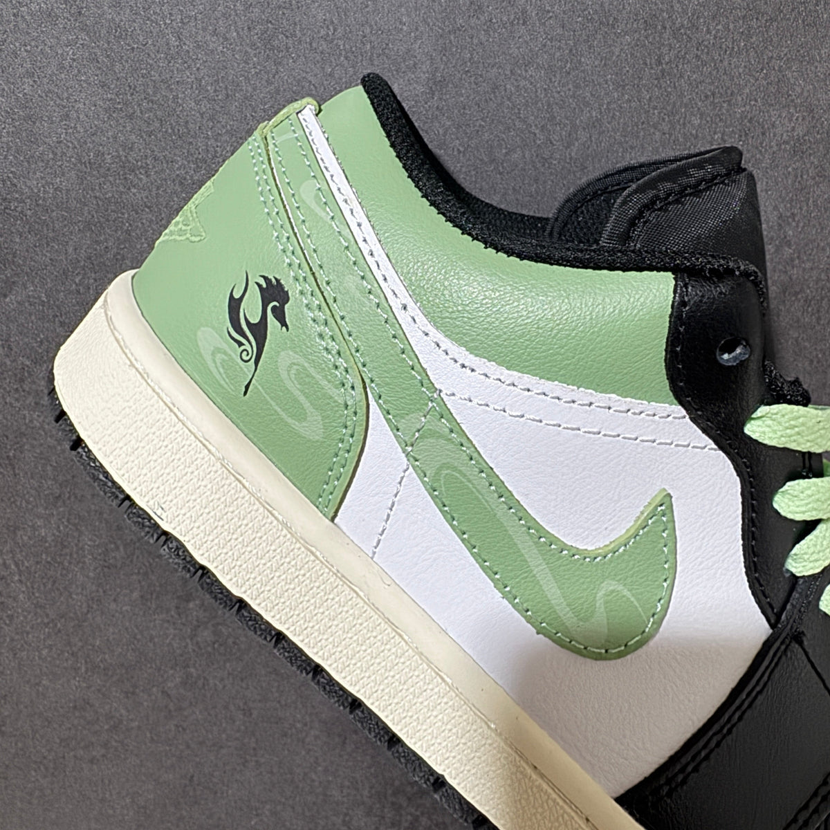 Air Jordan AJ1 Low-553560 081